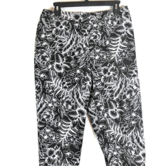 NWOT Rafaella Black & White Tropical Print Capri - Picture 8 of 8